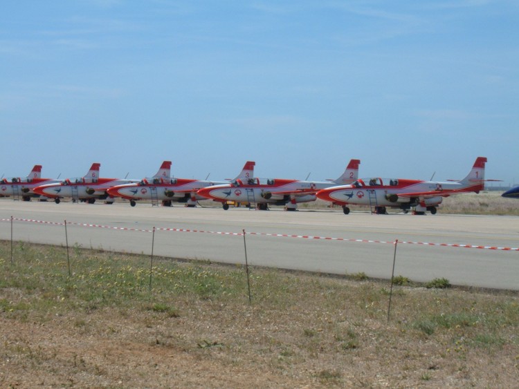 Fonds d'cran Avions Meetings ariens Patrouille polonaise volant sur PZL Mielec TS-11 Iskra