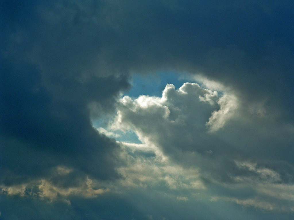 Wallpapers Nature Skies - Clouds Troue dans le ciel...