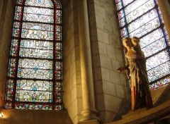 Fonds d'cran Constructions et architecture Une statue dans une cathdrale de Toulouse