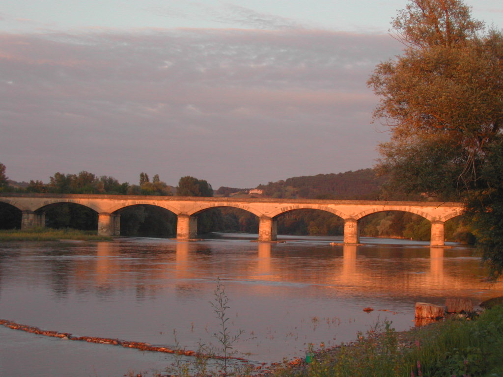 Fonds d'cran Constructions et architecture Ponts - Aqueducs Pont sur la Dordogne