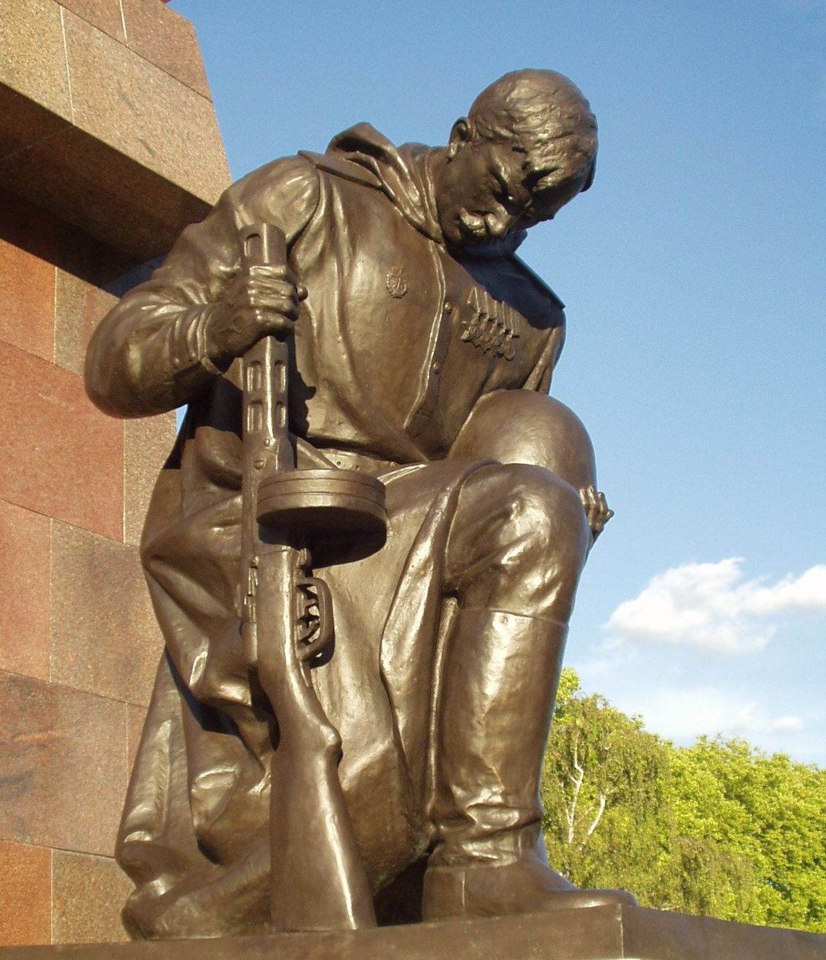 Fonds d'cran Constructions et architecture Statues - Monuments Berlin, monument aux morts Sovitiques  Treptow.