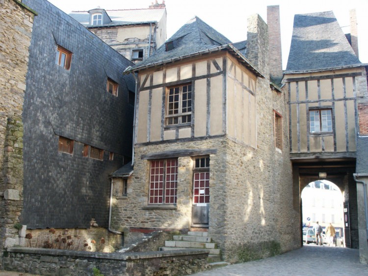 Fonds d'cran Constructions et architecture Maisons vieille maison a Laval