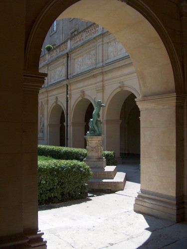 Fonds d'cran Voyages : Europe France > Rhne-Alpes Lyon- Les arcades du palais Saint Pierre