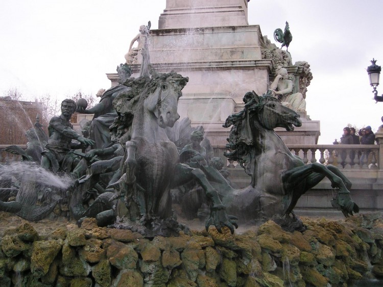 Fonds d'cran Constructions et architecture Fontaines - Jets d'eau chevaux des quinconces