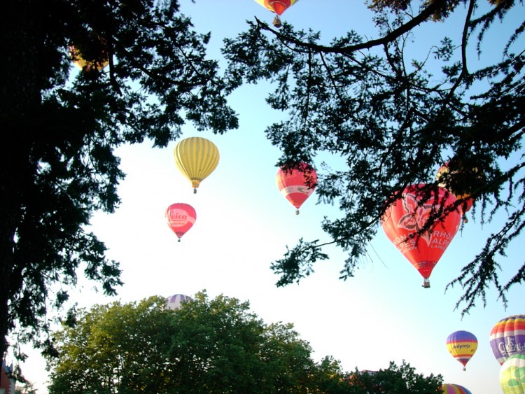 Fonds d'cran Avions Montgolfires - Dirigeables fete de la mongolfierer annonay