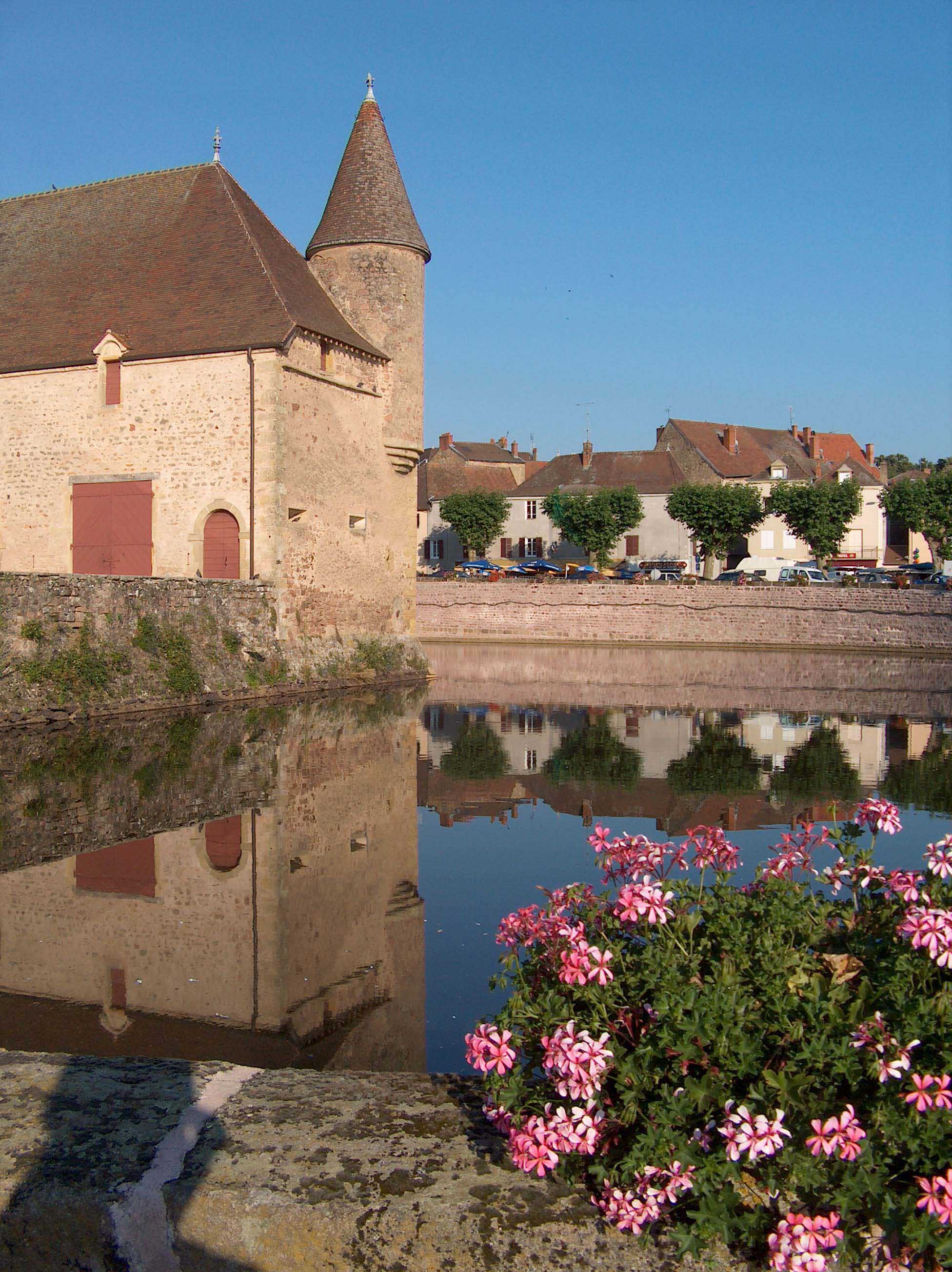 Wallpapers Constructions and architecture Castles - Palace Le chteau de la Clayette