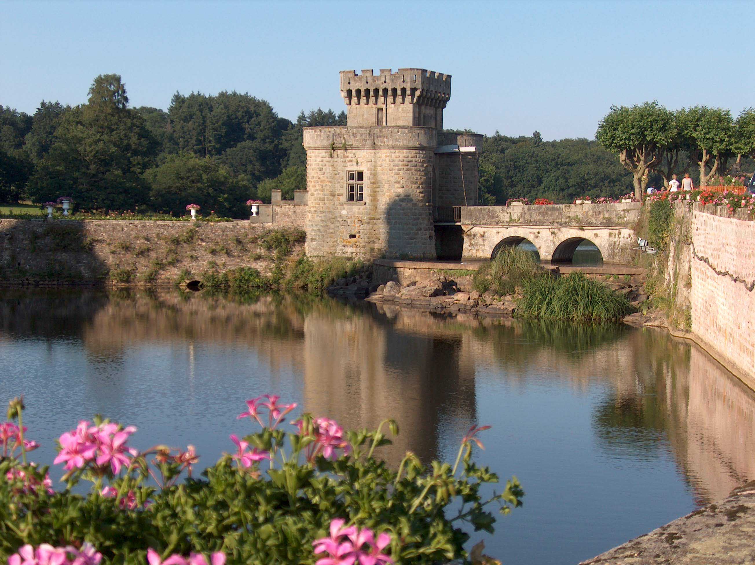 Wallpapers Constructions and architecture Castles - Palace la porte du chteau de la Clayette.