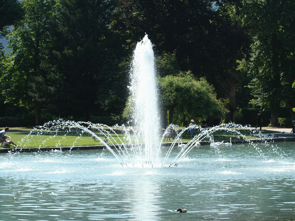 Fonds d'cran Constructions et architecture Fontaines - Jets d'eau fontaine au chateau de vizille