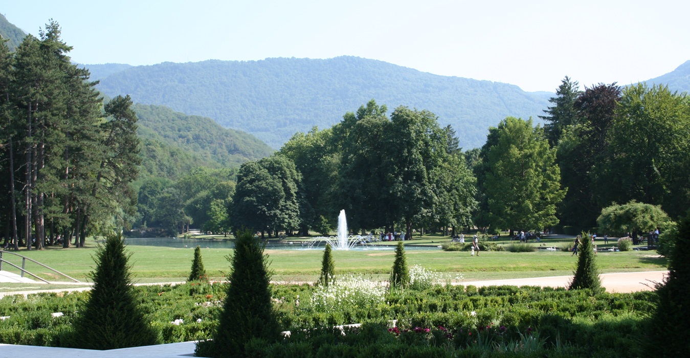 Wallpapers Nature Parks - Gardens vue sur le parc du chateau de vizille