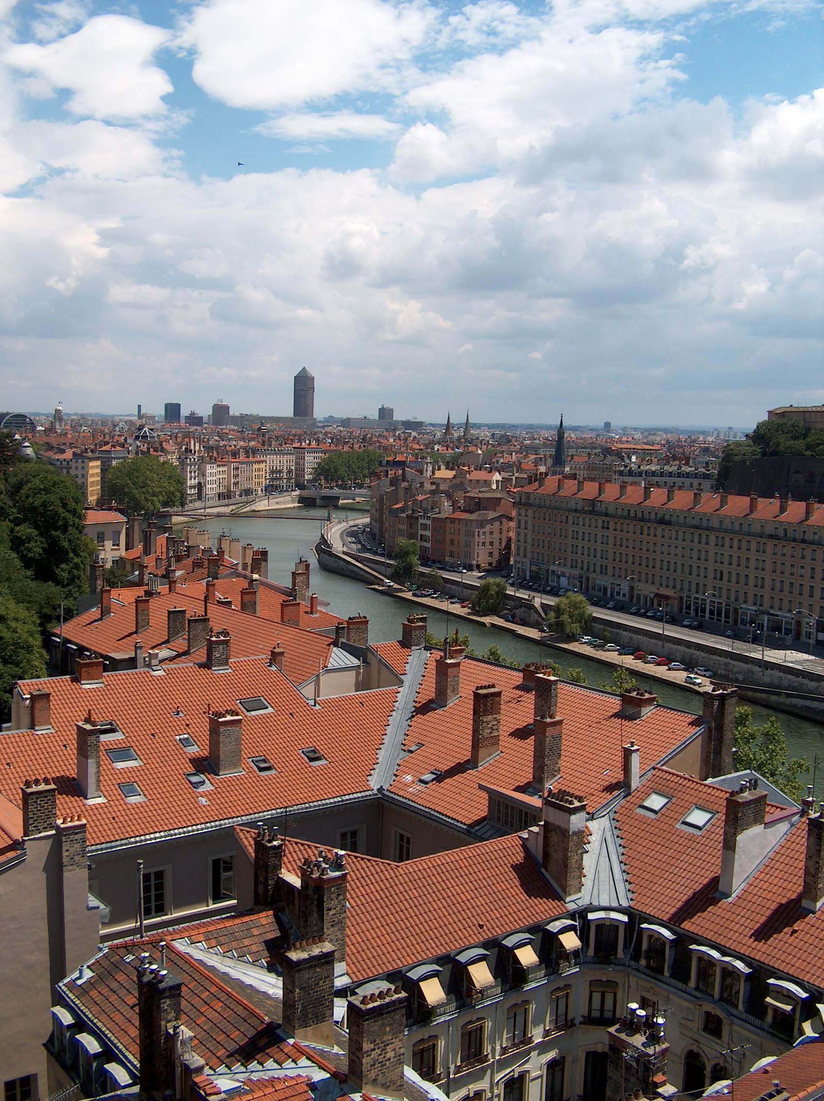 Fonds d'cran Voyages : Europe France > Rhne-Alpes le ciel nuageux de Lyon