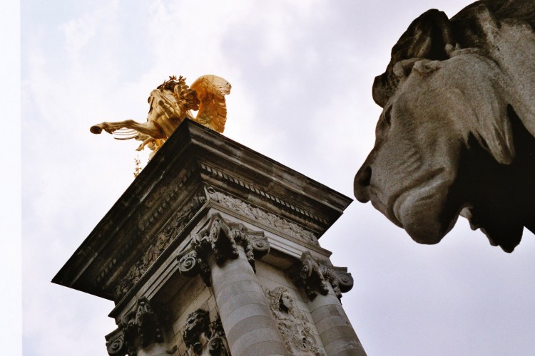 Wallpapers Trips : Europ France > Ile-de-France le lion et le cheval