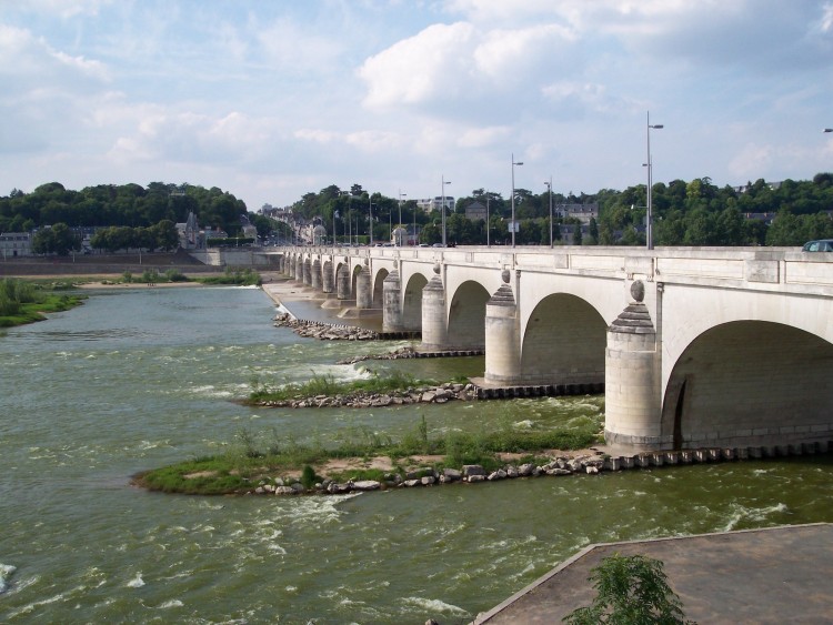 Fonds d'cran Constructions et architecture Ponts - Aqueducs Pont de la Loire  Tours