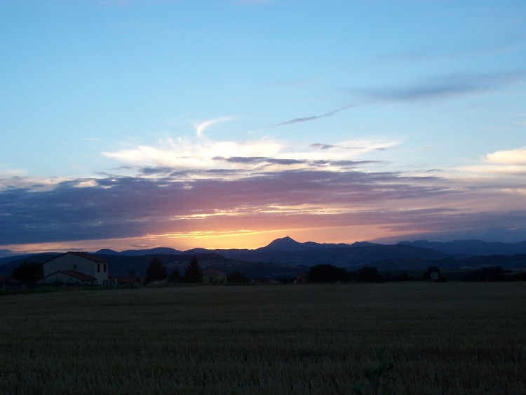 Fonds d'cran Nature Couchers et levers de Soleil Couch de soleil sur le Puy de Dome