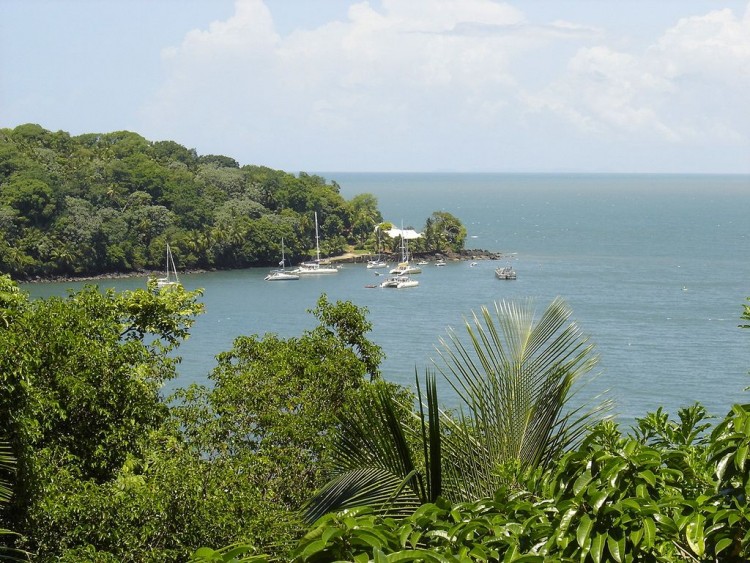 Fonds d'cran Nature Mers - Ocans - Plages escale  l'le St joseph (guyane- 07-2005)