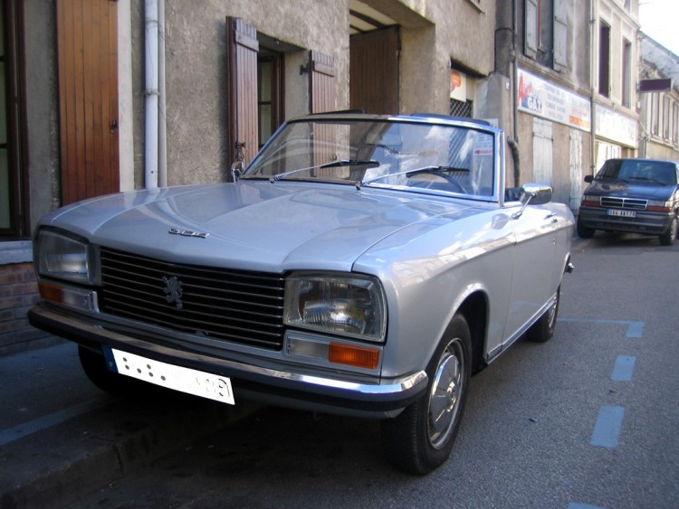 Fonds d'cran Voitures Peugeot 304 Dcapotable dans son jus!!