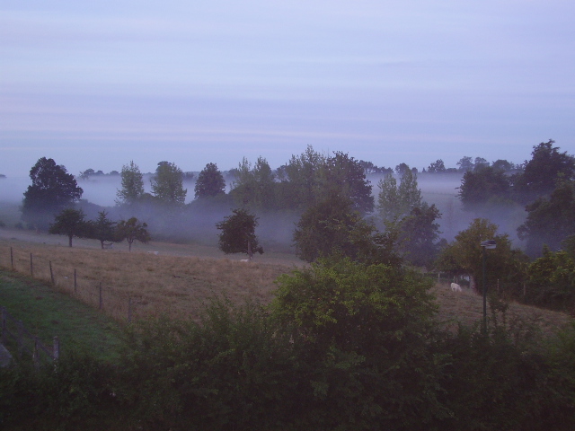 Wallpapers Trips : Europ France > Normandie Paysage normand sous la brume(1)