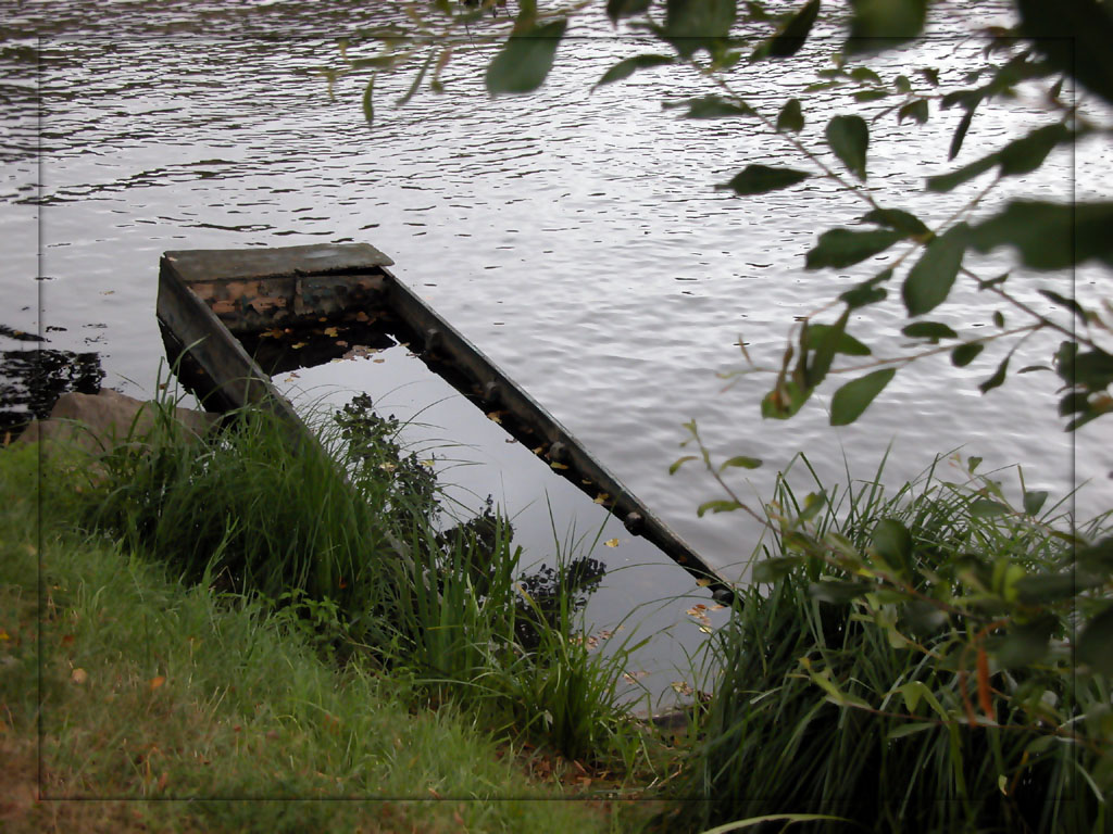 Fonds d'cran Nature Fleuves - Rivires - Torrents Barque abandonne.