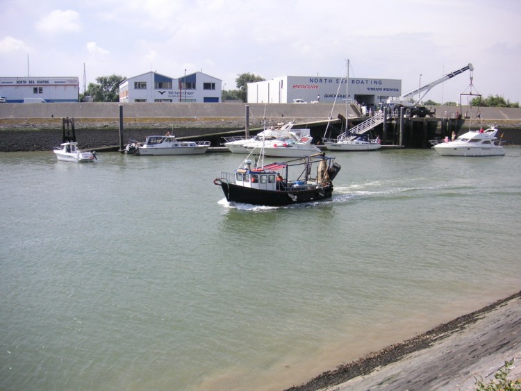 Wallpapers Boats Fishing Boats petit bateau pche