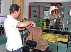 Fonds d'cran Objets Gros Nounours chez son coiffeur...