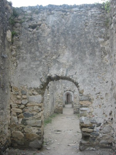 Fonds d'cran Voyages : Europe France > Midi-Pyrnes Prats-de-Mollo - Le chemin de ronde