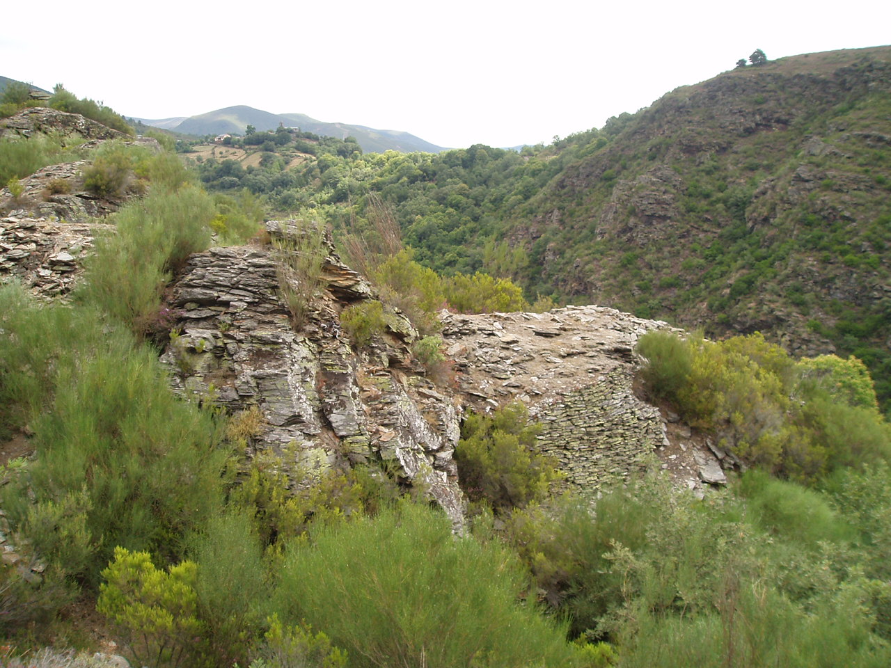 Wallpapers Trips : Europ Spain Vers le ruines d'un chateau...