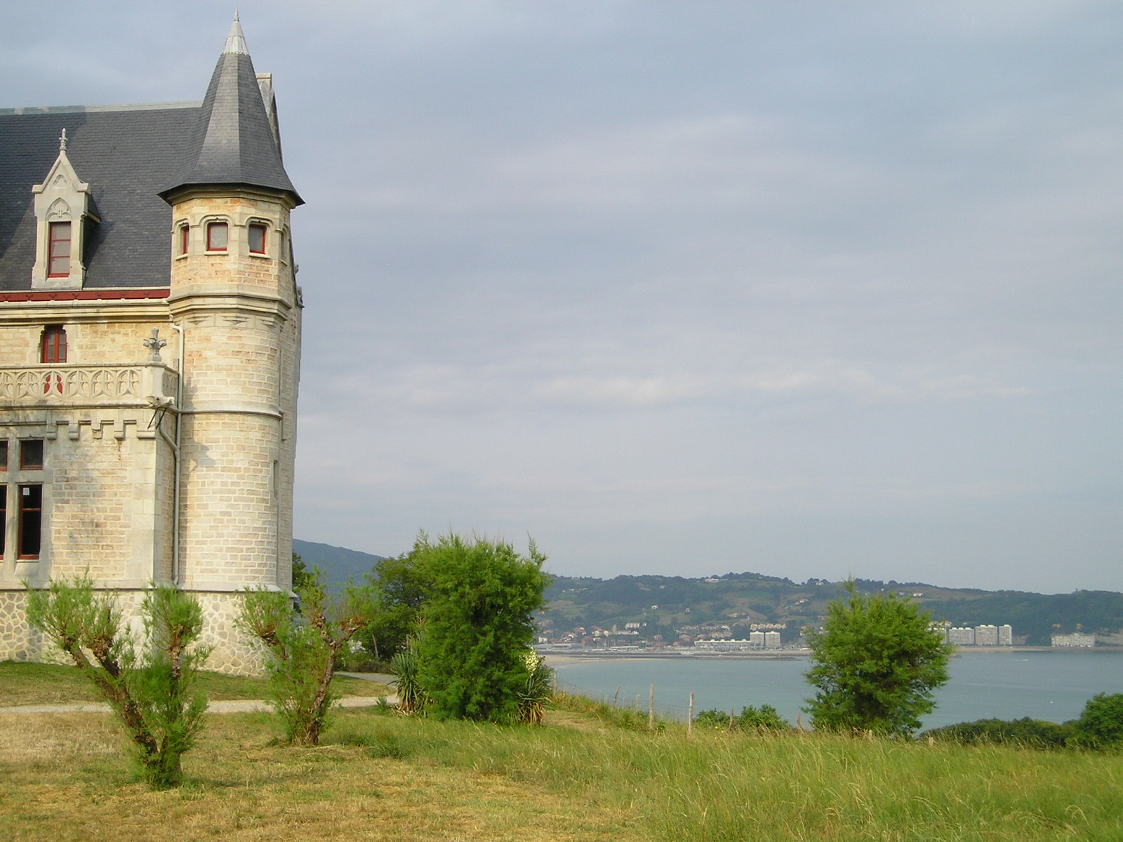 Fonds d'cran Constructions et architecture Chteaux - Palais chateau d'abbadia