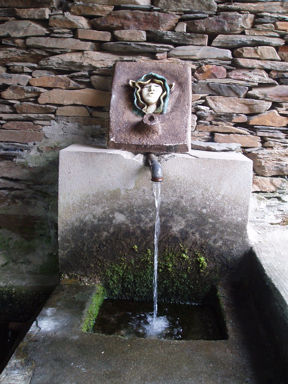 Wallpapers Constructions and architecture Fountains - Water Jets Et voil, fontaine de la longue vie (je crois)