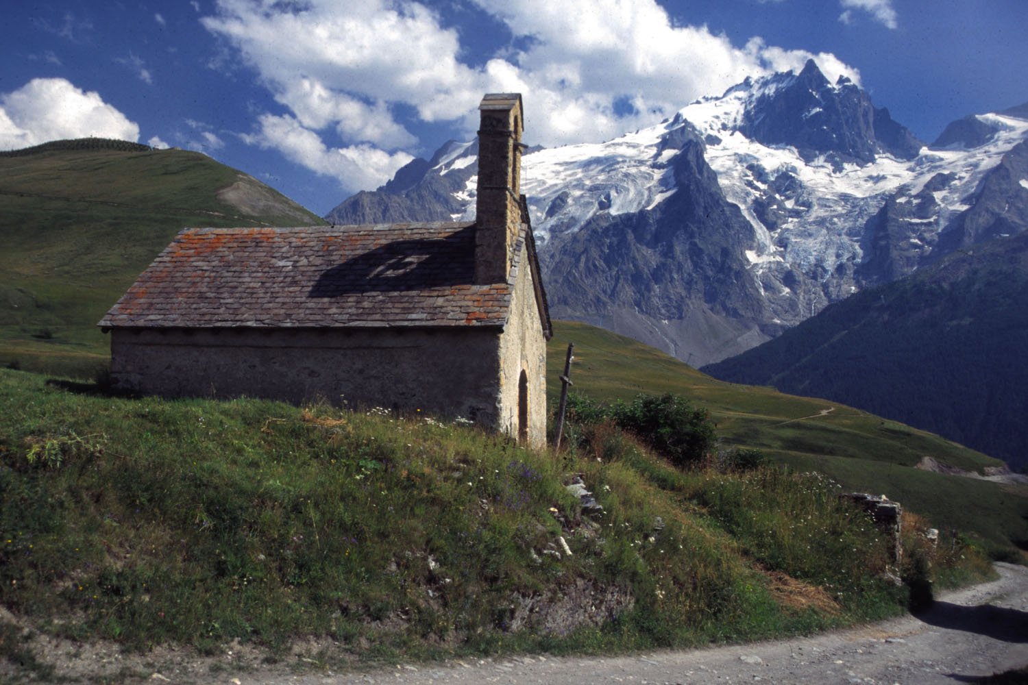 Wallpapers Constructions and architecture Religious Buildings Les Ecrins