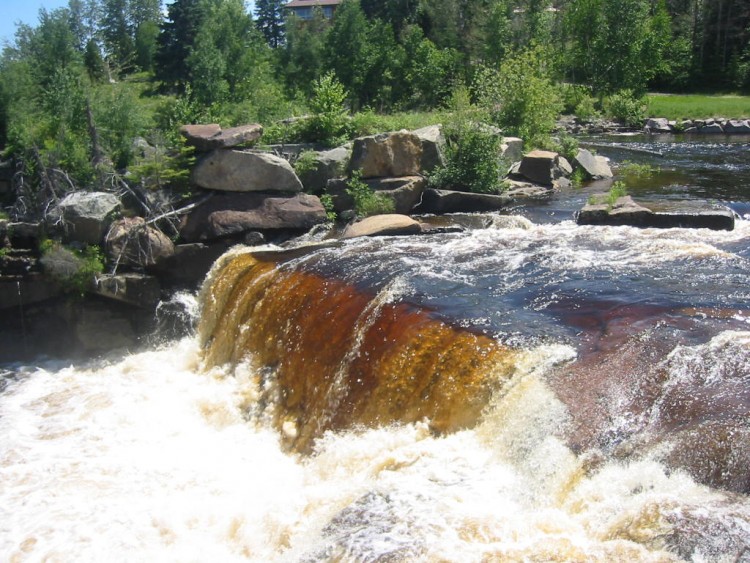 Fonds d'cran Nature Cascades - Chutes Eaux ferrugineuses  Saint-Flicien