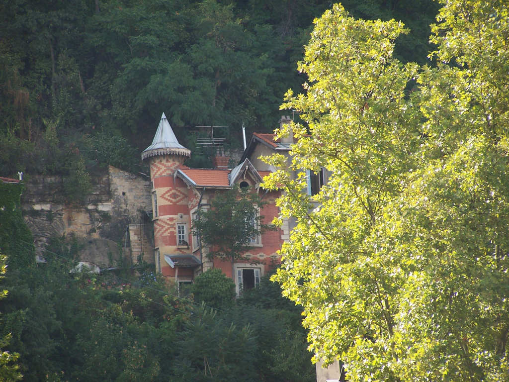 Fonds d'cran Constructions et architecture Maisons Maison sur la colline