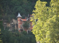 Fonds d'cran Constructions et architecture Maison sur la colline