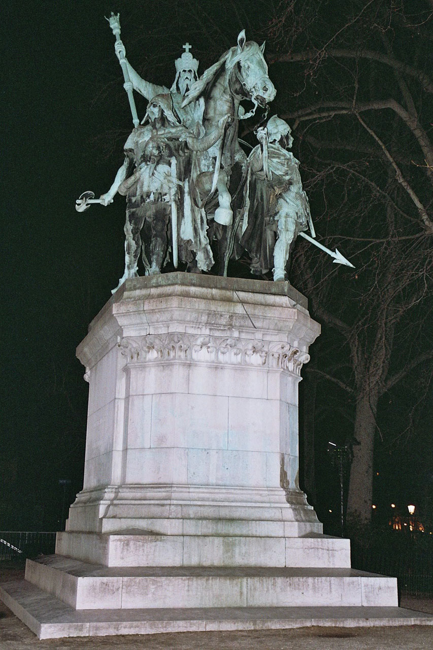 Wallpapers Constructions and architecture Statues - Monuments Statue de Charlemagne  ct de Notre-Dame