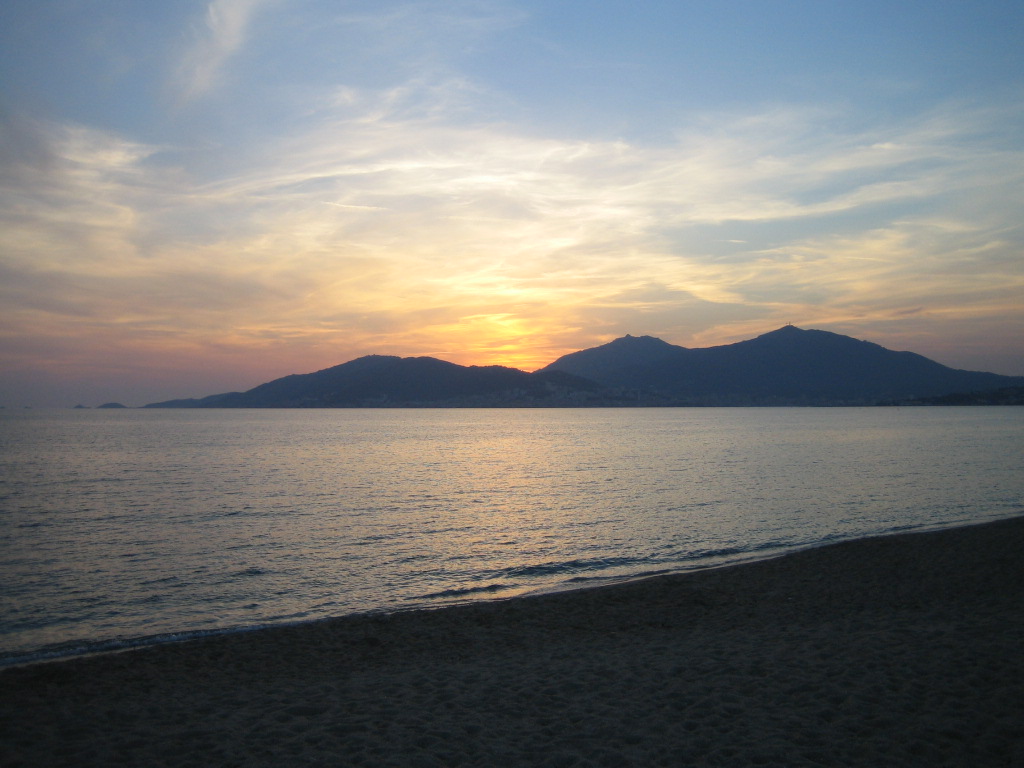 Fonds d'cran Nature Couchers et levers de Soleil coucher de soleil sur la baie d'Ajaccio