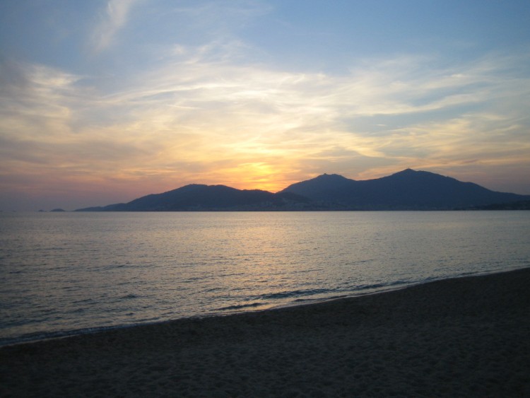 Fonds d'cran Nature Couchers et levers de Soleil coucher de soleil sur la baie d'Ajaccio