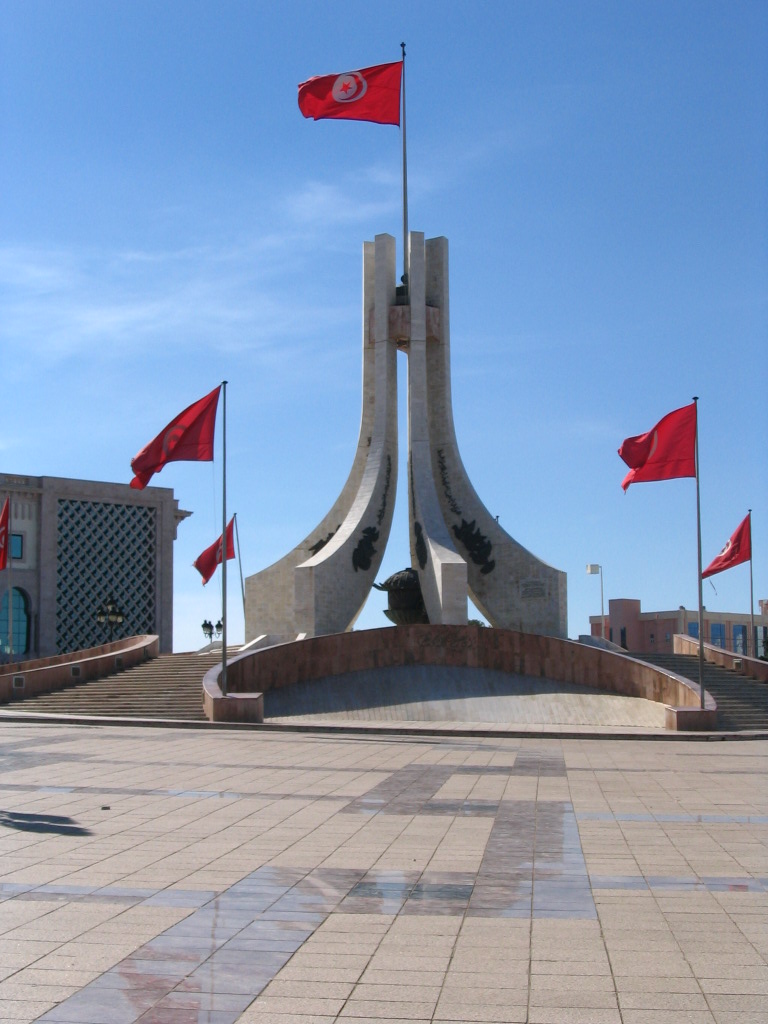 Fonds d'cran Voyages : Afrique Tunisie Sur le parvis de la Mairie de Tunis