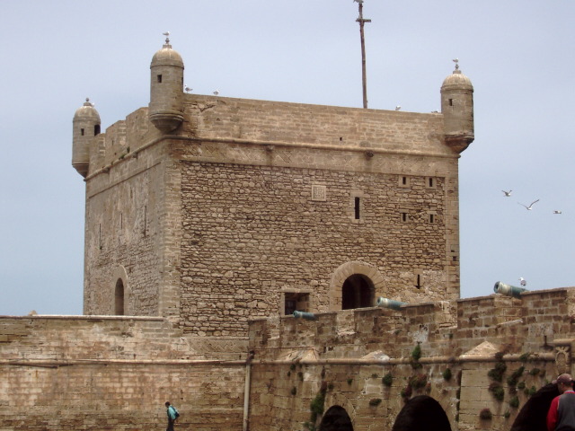 Fonds d'cran Voyages : Afrique Maroc Tour  l'entre du port d'Essaouira.