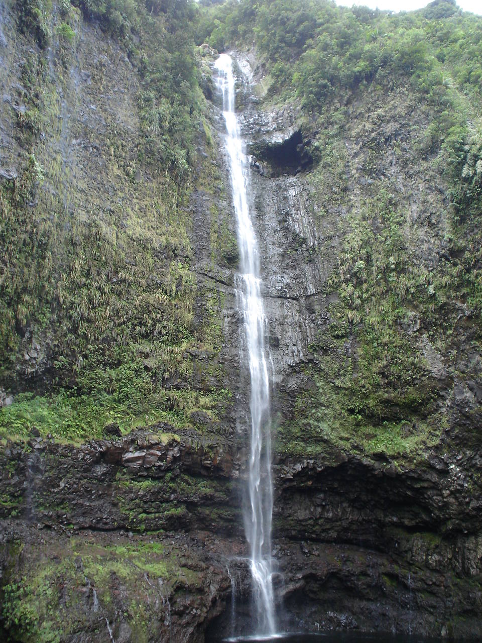 Fonds d'cran Nature Cascades - Chutes cascade de takamaka