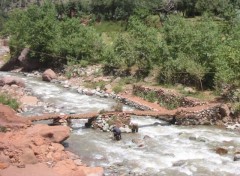 Fonds d'cran Voyages : Afrique Rparation de la passerelle sur l'Ourika