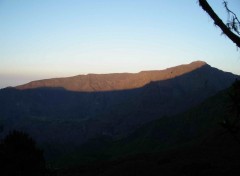 Fonds d'cran Nature lever de soleil sur le Piton des Neiges