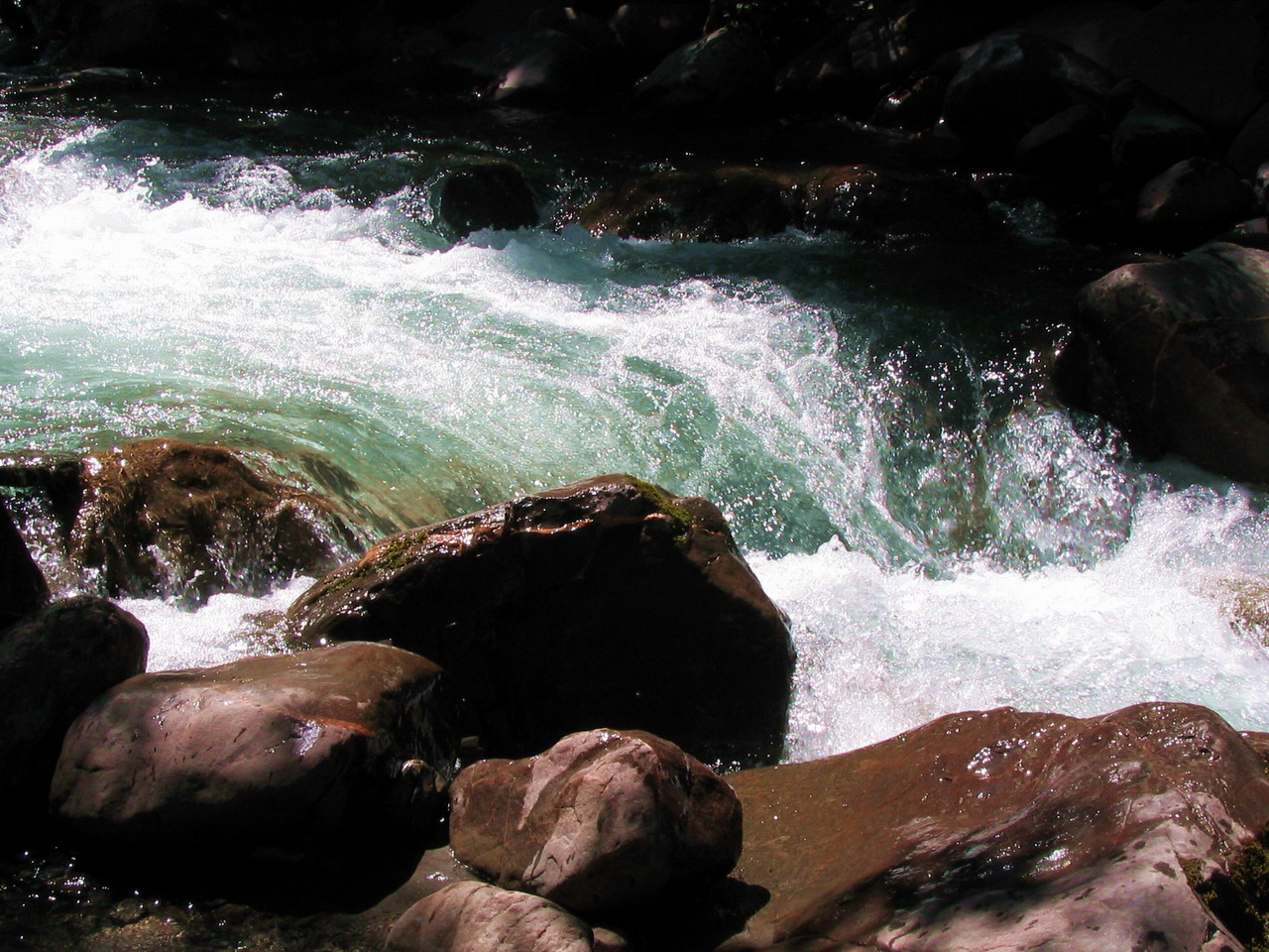 Fonds d'cran Nature Fleuves - Rivires - Torrents torrent dans les alpes