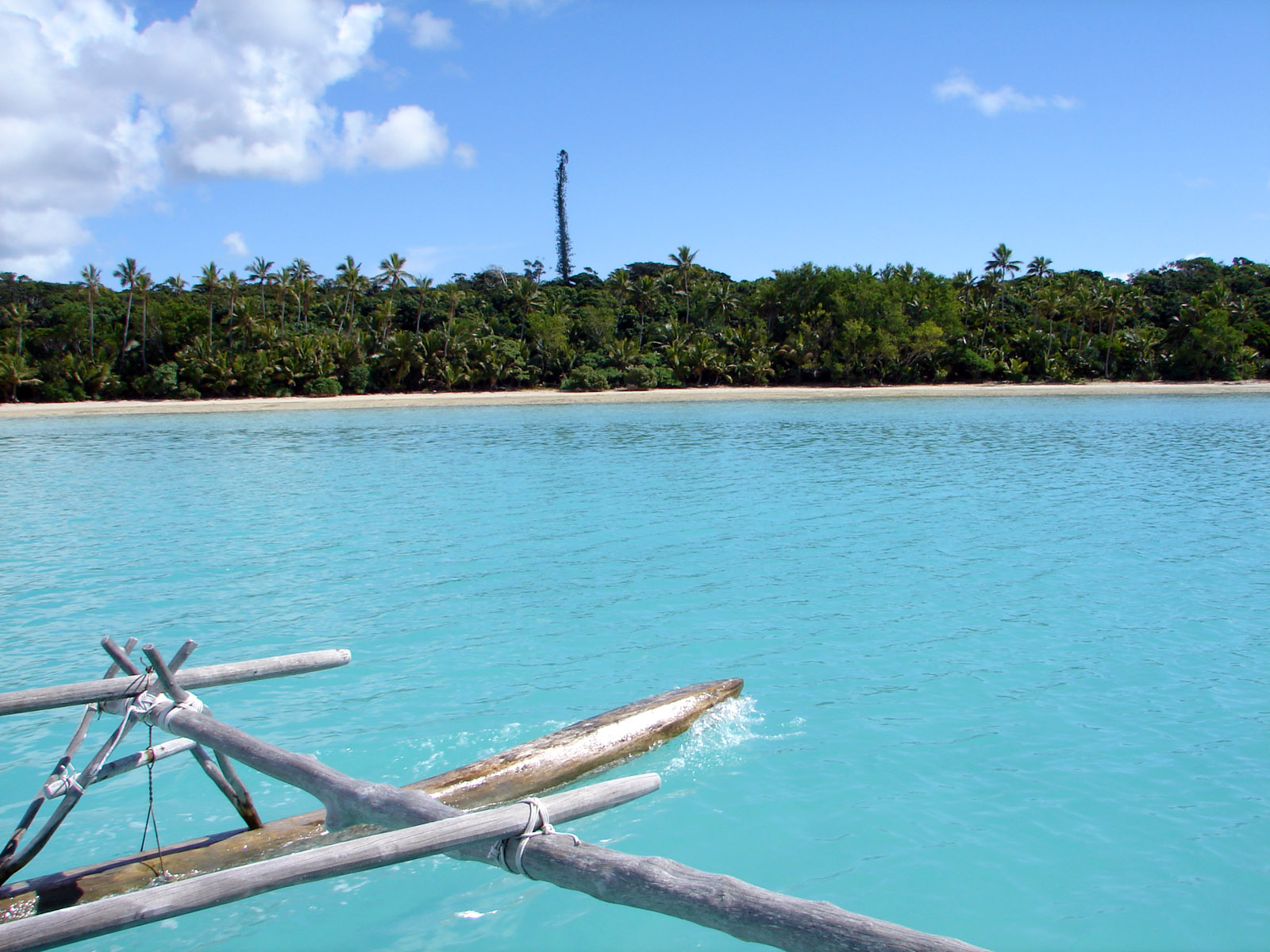 Wallpapers Trips : Oceania New Caledonia sur une pirogue dans la baie d'Upi