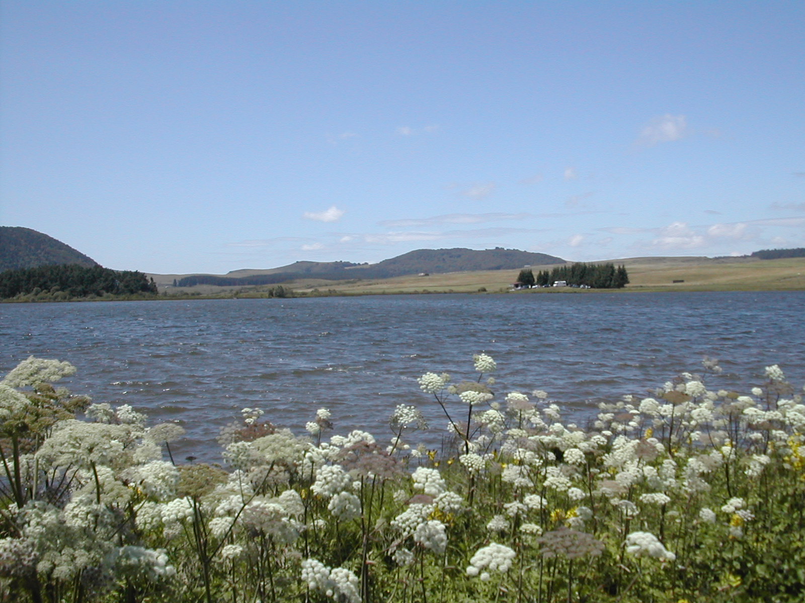 Fonds d'cran Nature Couchers et levers de Soleil Auvergne Lac de Bourdouze