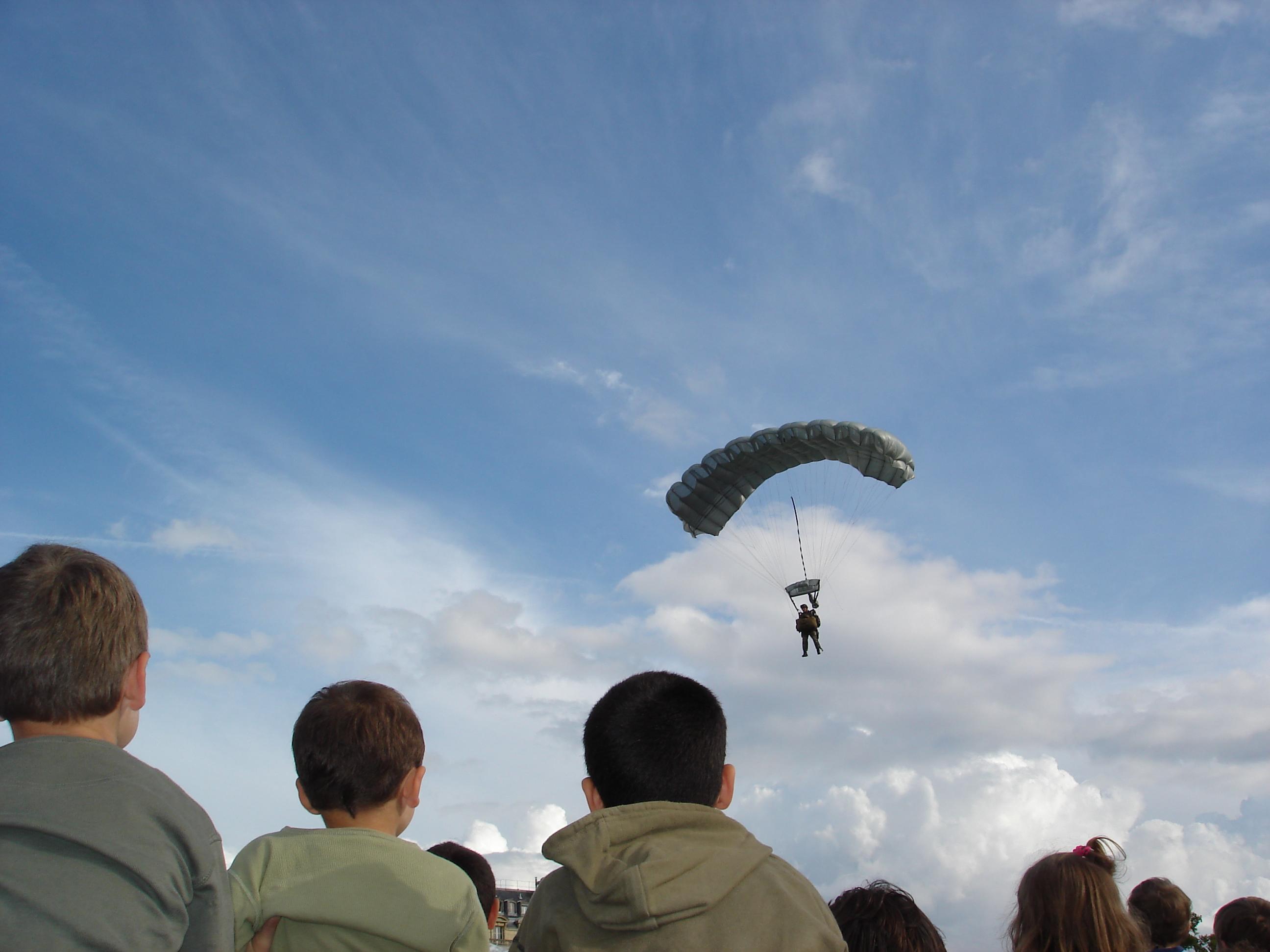 Fonds d'cran Sports - Loisirs Parachutisme Parachutiste franais