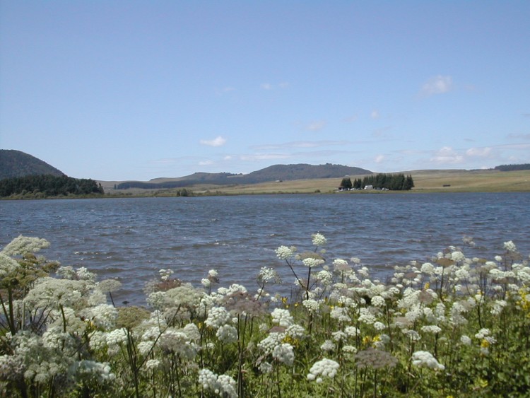 Fonds d'cran Nature Couchers et levers de Soleil Auvergne Lac de Bourdouze