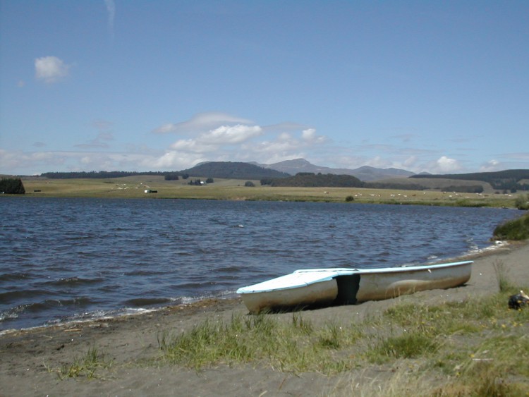 Fonds d'cran Nature Couchers et levers de Soleil Auvergne  Lac de Bourdouze