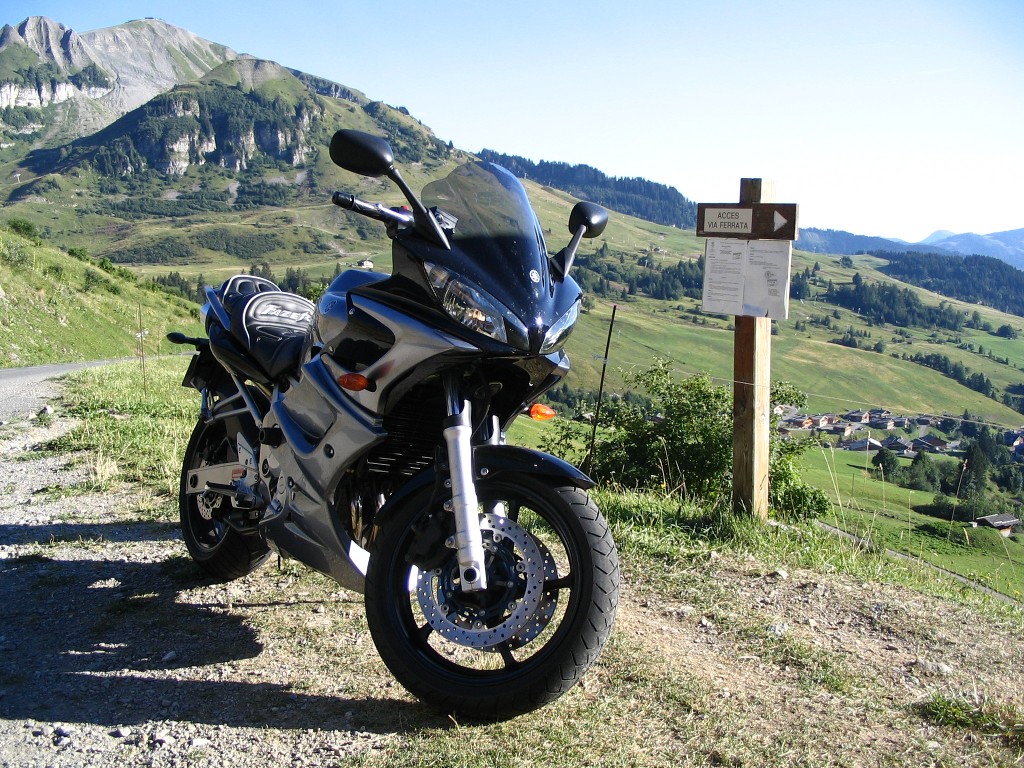 Fonds d'cran Motos Yamaha FZ6 Fazer GT