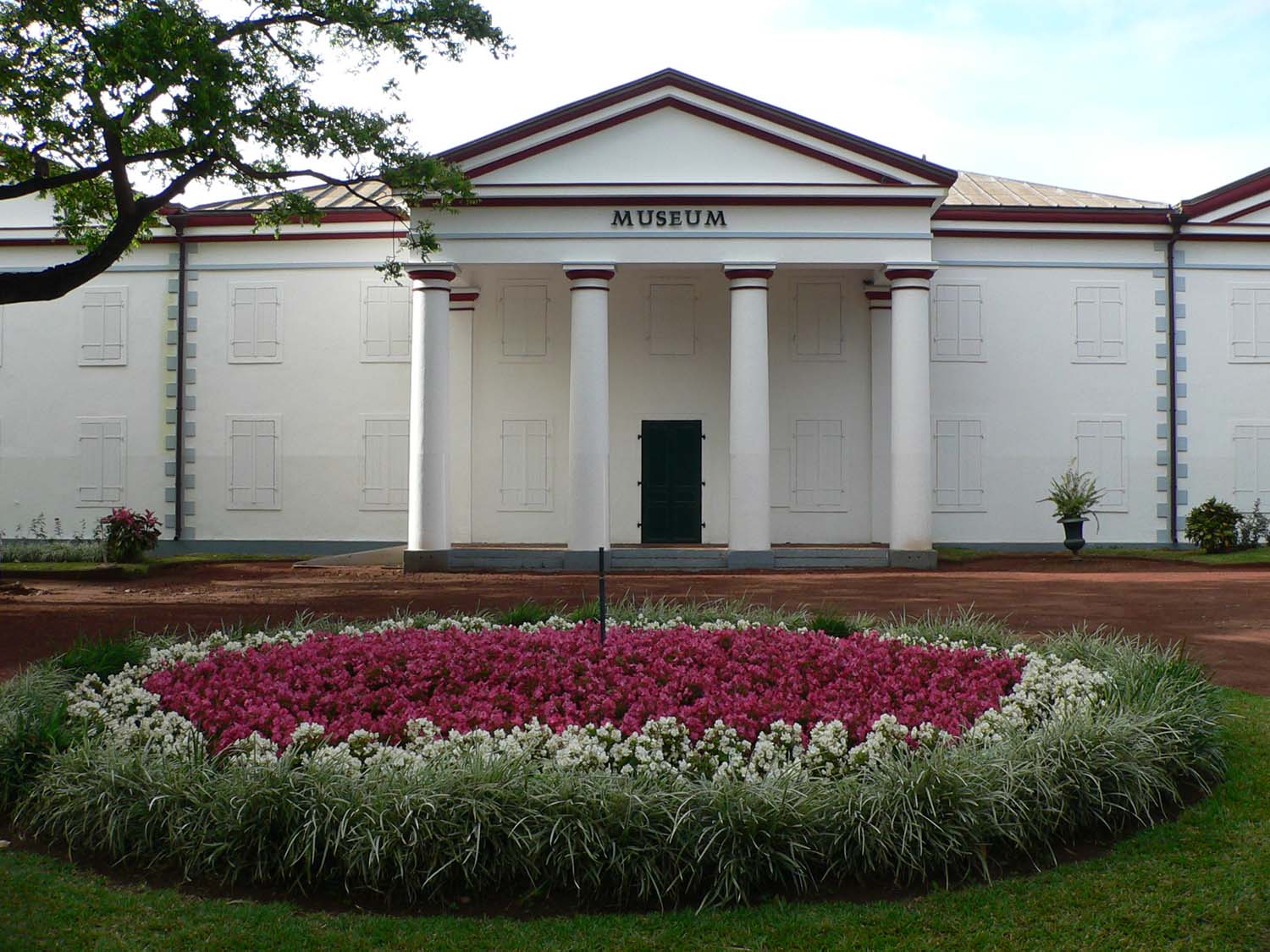 Fonds d'cran Constructions et architecture Edifices museum d\'histoire naturelle de la reunion