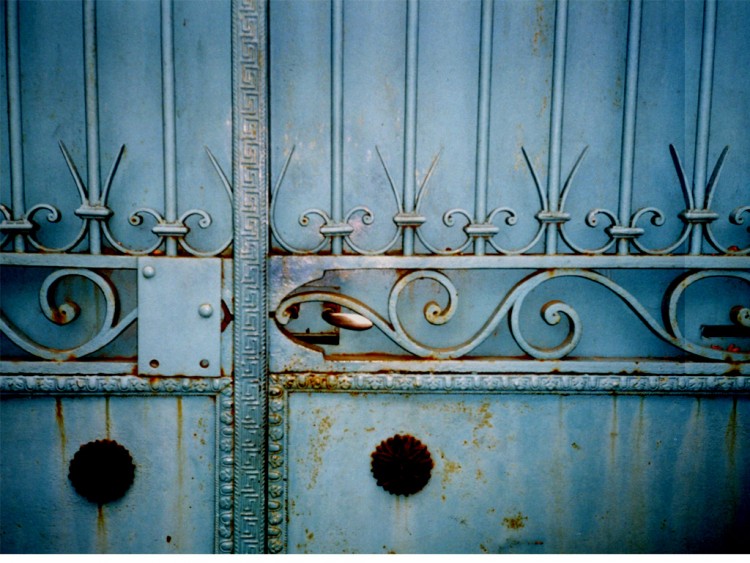 Fonds d'cran Constructions et architecture Portes - Fentres - Porches grille bleu