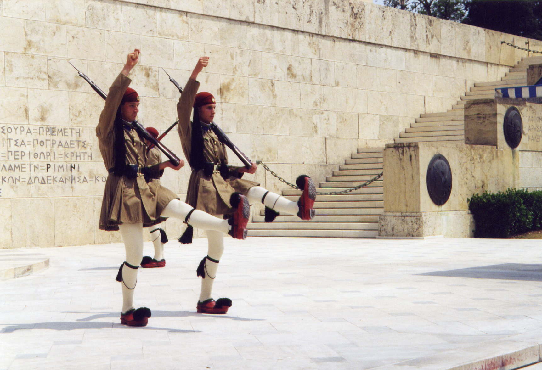 Fonds d'cran Voyages : Europe Grce La relve de la garde - Athnes