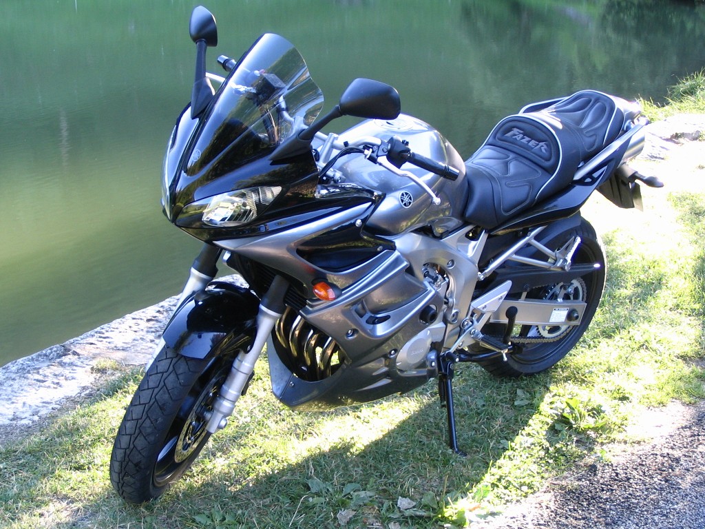 Fonds d'cran Motos Yamaha FZ6 Fazer GT